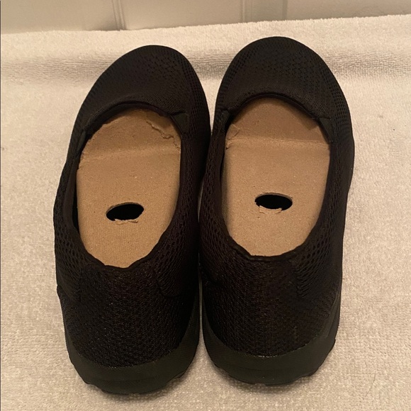 Skechers Air-Cooled Black Mesh Slip-Ons…size 9 - Picture 5 of 9